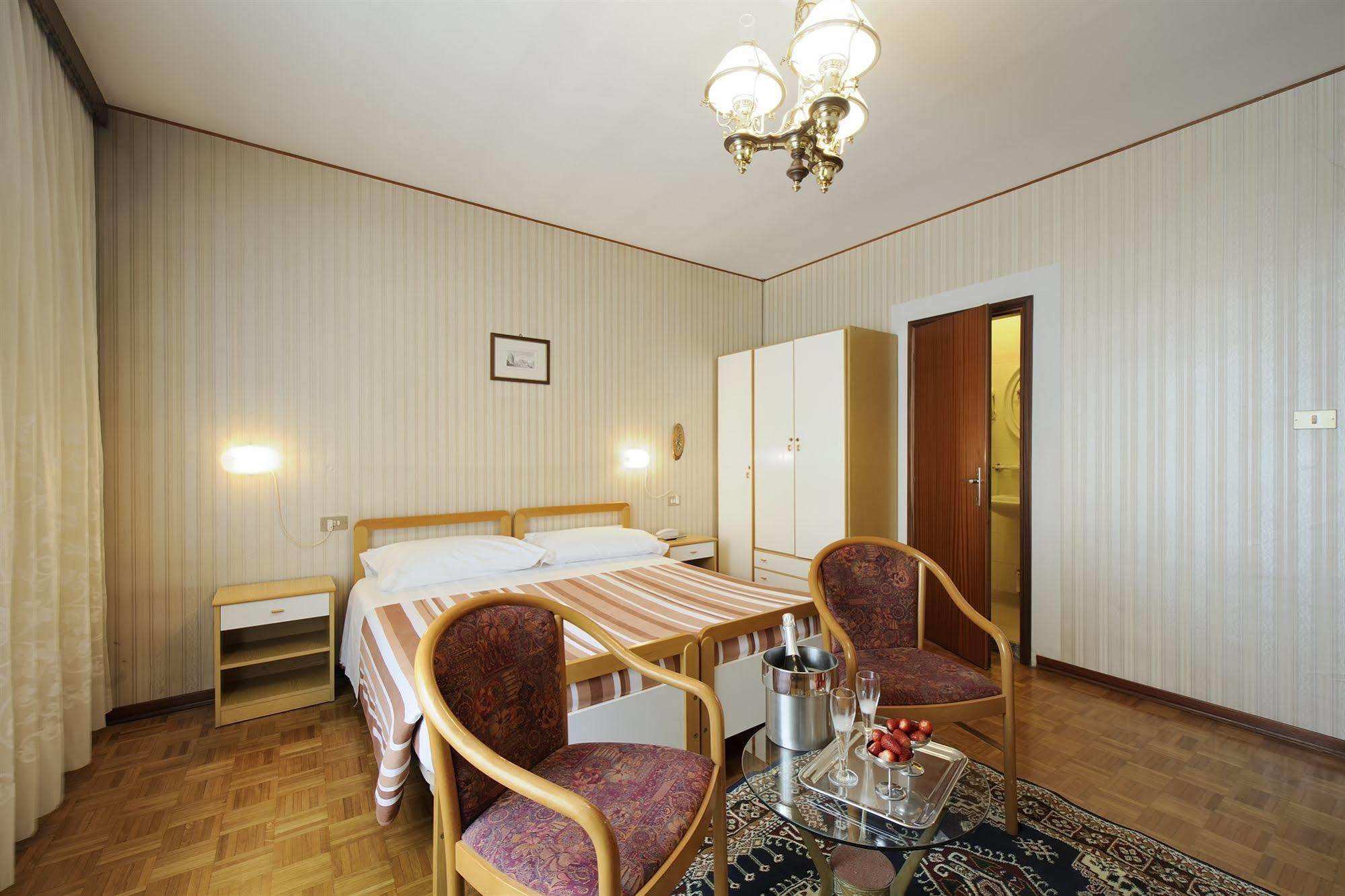 Hotel Bertusi Porretta Terme Exteriör bild