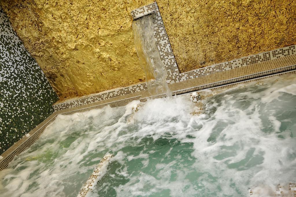 Hotel Bertusi Porretta Terme Exteriör bild